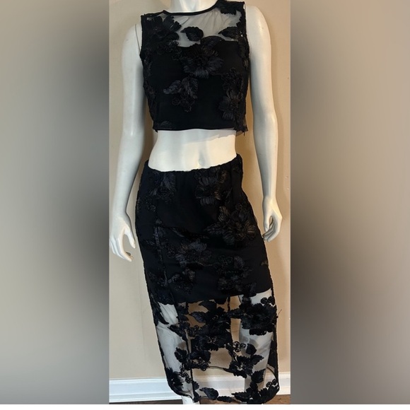 Elegant Black Floral Women's Skirt - Picture 1 of 7